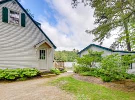Waterfront Gray Home with Furnished Deck and Fire Pit!，位于Raymond的酒店