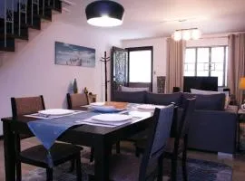 Cozy 135m2 2 bedroom House near Airport with AC and Parking