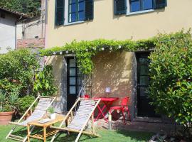 AMAZING LANGHE AND MONFERRATO | House with garden，位于卡拉曼德拉纳的酒店