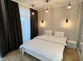 Sunny apartment в ЖК Сонячний Квартал，位于Golubinoye的酒店