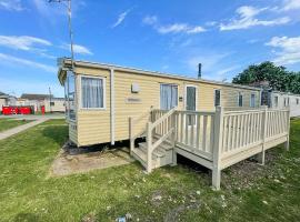 8 Berth Caravan For Hire Near Clacton-on-sea In Essex Ref 26287e，位于滨海克拉克顿的露营地