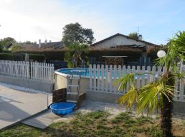 Maison familiale avec piscine hors sol，位于圣万森德提罗斯的酒店