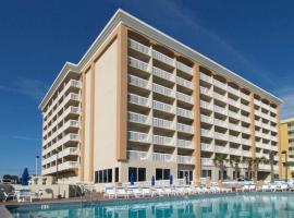 戴通纳舒尔海滨希尔顿恒庭酒店，位于代托纳海滩Daytona Beach Shores的酒店