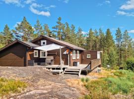 Stunning Home In Risdal With 3 Bedrooms，位于Mjåvatn的度假屋