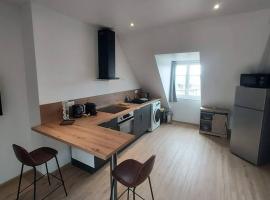 Bel appartement F2 hyper centre refait à neuf，位于库唐斯的酒店