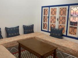 Inviting 1-Bed Apartment in Ksar sghir，位于塞吉尔堡的酒店