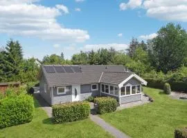Cozy Home In Glesborg With Wifi