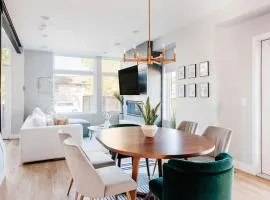 Luxe Getaway - Yard & Roof Deck - 4 Story Townhome
