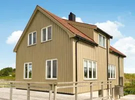 Beach Front Home In Smøla With Kitchen
