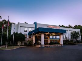 皮克威克达姆汉普顿酒店 - 位于夏伊洛瀑布，位于Counce的酒店