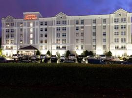 Hampton Inn & Suites Raleigh/Cary I-40 (PNC Arena)，位于卡瑞的酒店