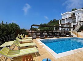 奥克托普斯公寓，位于苏托莫雷的酒店