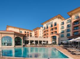 Hilton Dallas/Rockwall Lakefront Hotel，位于罗克沃尔的度假村