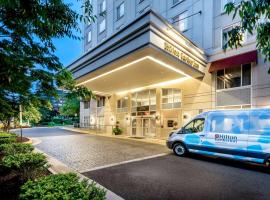 泰森斯角希尔顿花园旅馆，位于泰森斯角的酒店