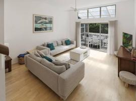 THE BAY - luxury accommodation by the sea，位于沃纳姆堡的酒店