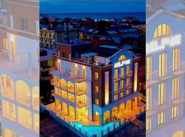 Residence Hotel Alba Palace，位于阿尔巴·阿德里亚蒂卡的酒店