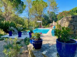 Azur Blue Villa; Rural Peace with private pool，位于佩梅纳德的酒店