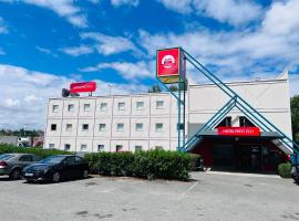 Hotel First Eco Savigny Villemoisson Centre Commercial Carrefour，位于奥尔日河畔萨维尼的酒店