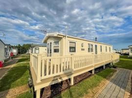 Caravan With Decking And Free Wifi At Seawick Holiday Park Ref 27214sw，位于滨海克拉克顿的露营地