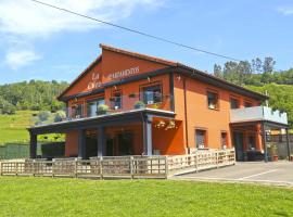 Apartamentos La Cueva - Onis，位于Avín的酒店