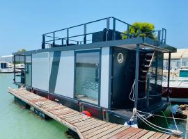 Houseboat Cádiz El Puerto - Casa Flotante，位于圣玛丽亚港的船屋