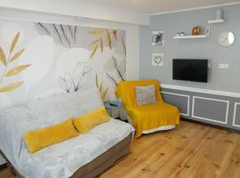 Cosy petit appartement，位于吉尼亚克的酒店