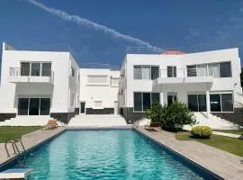 Appartement Luxueux En Résidence vu sur mer à 50 mètres de la plage