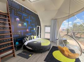 Clear Sky Resorts - Grand Canyon - Unique Sky Domes，位于瓦莱的酒店