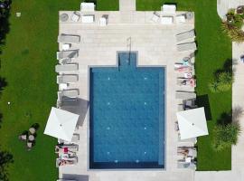 自由大酒店，位于加尔达湖滨的酒店
