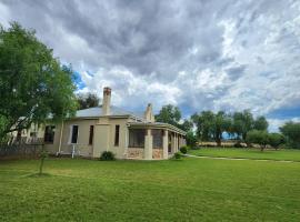 Karoo Leeu Self Catering，位于奥茨胡恩的别墅