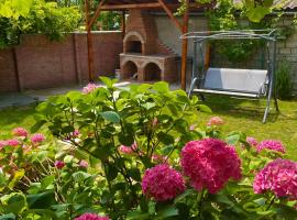 Holiday Home ESKU，位于奥尔绍瓦的酒店