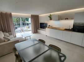 Superbe appartement à 2 minutes de la mer，位于滨海卡瓦莱尔的酒店