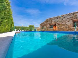 Chalet con piscina privada en Bolonia，位于塔里法的木屋