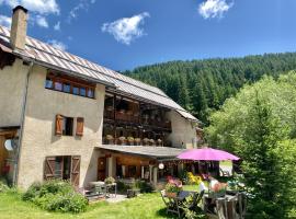 Le Chalet Viso Auberge gite，位于阿尔维厄的酒店