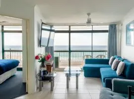 Spectacular Central Surfers Beach Views from Apartment