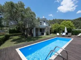 Aza Beachfront Villa by Luxlikehome