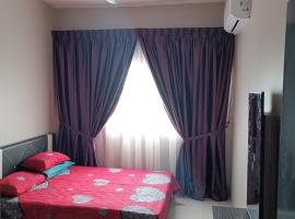 Aisy Homestay Putrajaya Cyberjaya KLIA，位于甘榜龙溪的带停车场的酒店