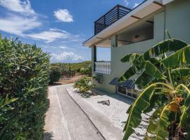 Unbounded Horizons:Serene home with Panoramic view，位于Savaneta的度假屋