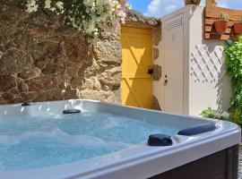 Encanto Casa com Spa Jacuzzi Open Space，位于Tinalhas的Spa酒店