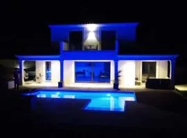 SUITE 20m2 DANS VILLA PISCINE JACUZZI
