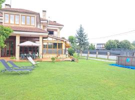 Casa Chalet, Villa Elisa，位于希洪的酒店