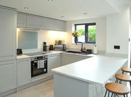 Modern Luxury 4 Bed House in the Heart of Macclesfield，位于麦克尔斯菲尔德的酒店