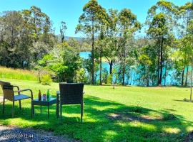 The Glade, peace among the trees on the river，位于尤朗加的酒店