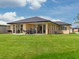 Modern Townhouse metres from Cycleway in Te Aroha，位于蒂阿罗哈的度假短租房