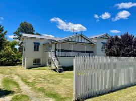 MAGNOLIA HOUSE ON THE CREEK - STANTHORPE，位于史丹霍普的酒店