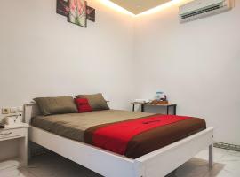 RedDoorz Syariah at Naffa Homestay，位于Sarolangun的酒店