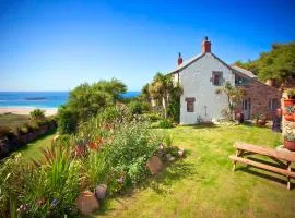 Tresillian, Stunning Spacious Cottage By Beach Sea-views Large Gardens