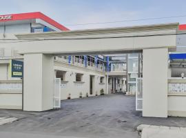 Urbanview Hotel MM Indramayu by RedDoorz，位于Indramayu的酒店