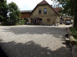 Gästehaus Hahnenkrug，位于Lottorf的酒店