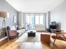 Hells Kitchen 1BR w Pool Gym DM nr Subway NYC-482